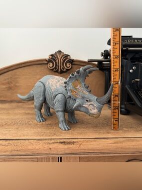 Jurassic World Sound Strike Sinoceratops